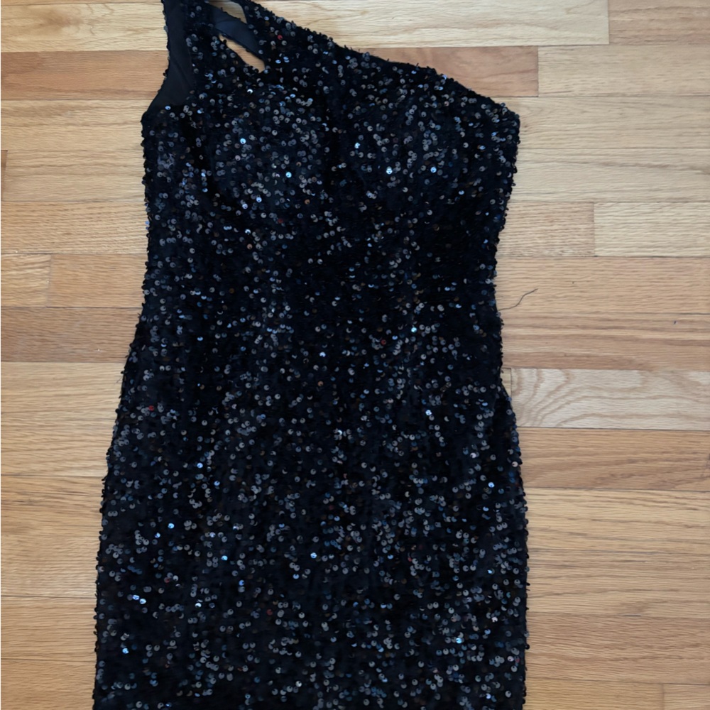 Black One-shoulder Sequin Dress